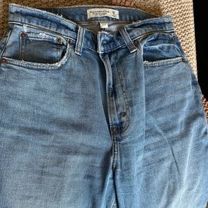 Abercrombie Curve Love 90s Ultra High Rise Slim Straight